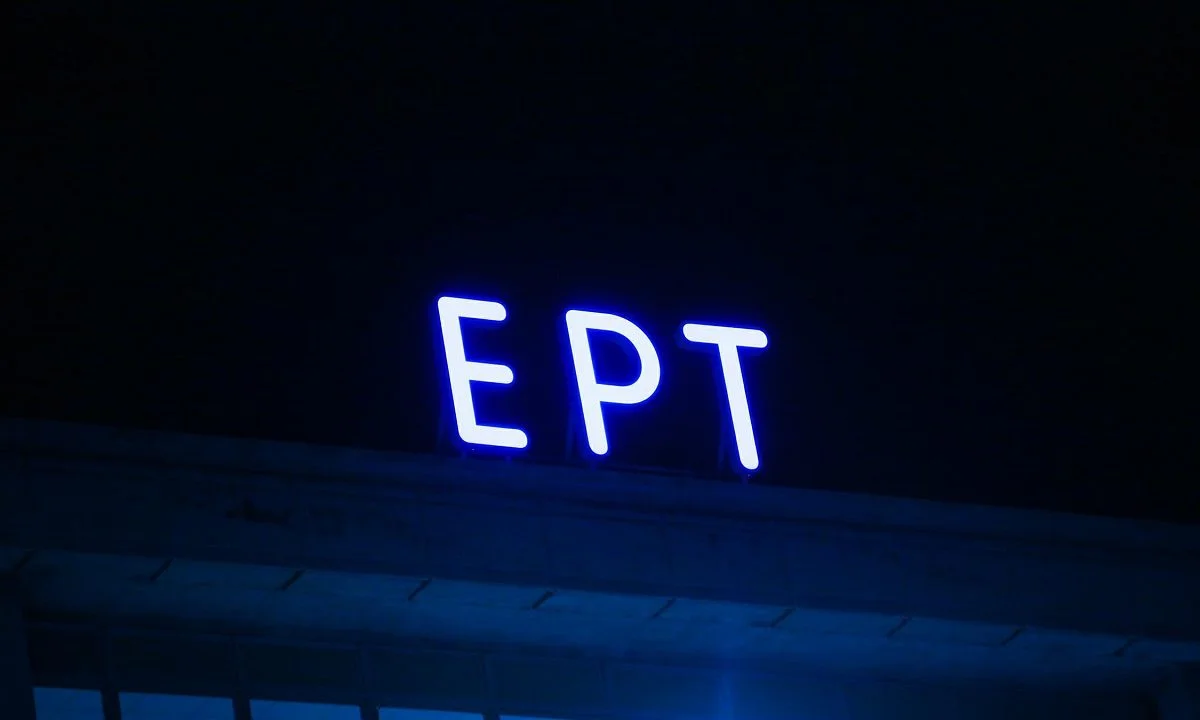 Στον... αέρα παραμένει το τι θα δούμε στο β' μισό της σεζόν από την ΕΡΤ. Έτσι, παραμένει αβέβαιο το μέλλον των σειρών μυθοπλασίας.