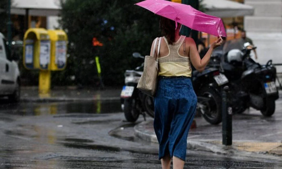 Ο καιρός αρχίζει καλά τη Δευτέρα 3 Οκτωβρίου 2022, όμως στη συνέχεια της ημέρας θα μας τα χαλάσει με βροχές στα βορειοανατολικά.