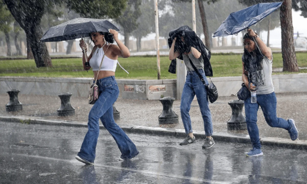 Καιρός: Ο Αρναούτογλου προειδοποιεί για σποραδικές καταιγίδες - Που θα σημειωθούν
