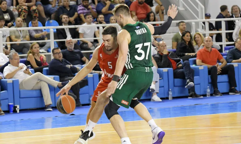 Το «πρέπει» του Λαρεντζάκη στην τελευταία επίθεση – Οι αντιδράσεις του κόσμου του Ολυμπιακού στο «συγγνώμη»