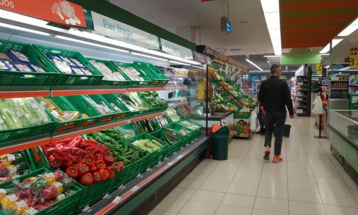 Ακρίβεια: Έκρηξη των τιμών - Πόσο αυξήθηκαν 4 βασικά προϊόντα