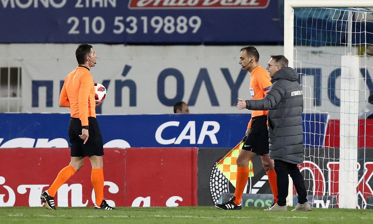 Super League νέα 13/10: Το Ατρόμητος - ΑΕΚ που έκανε έξαλλο τον Γιώργο Σπανό! Σε ποιο ματς ως VAR δεν έδωσε πέναλτι στους Περιστεριώτες. Αντιδράει ο Μπέος για τον Καραντώνη. Πριν το... Eυρώ η τελευταία νίκη του ΟΦΗ στα Γιάννενα που θα παίξουν... αναγκα…