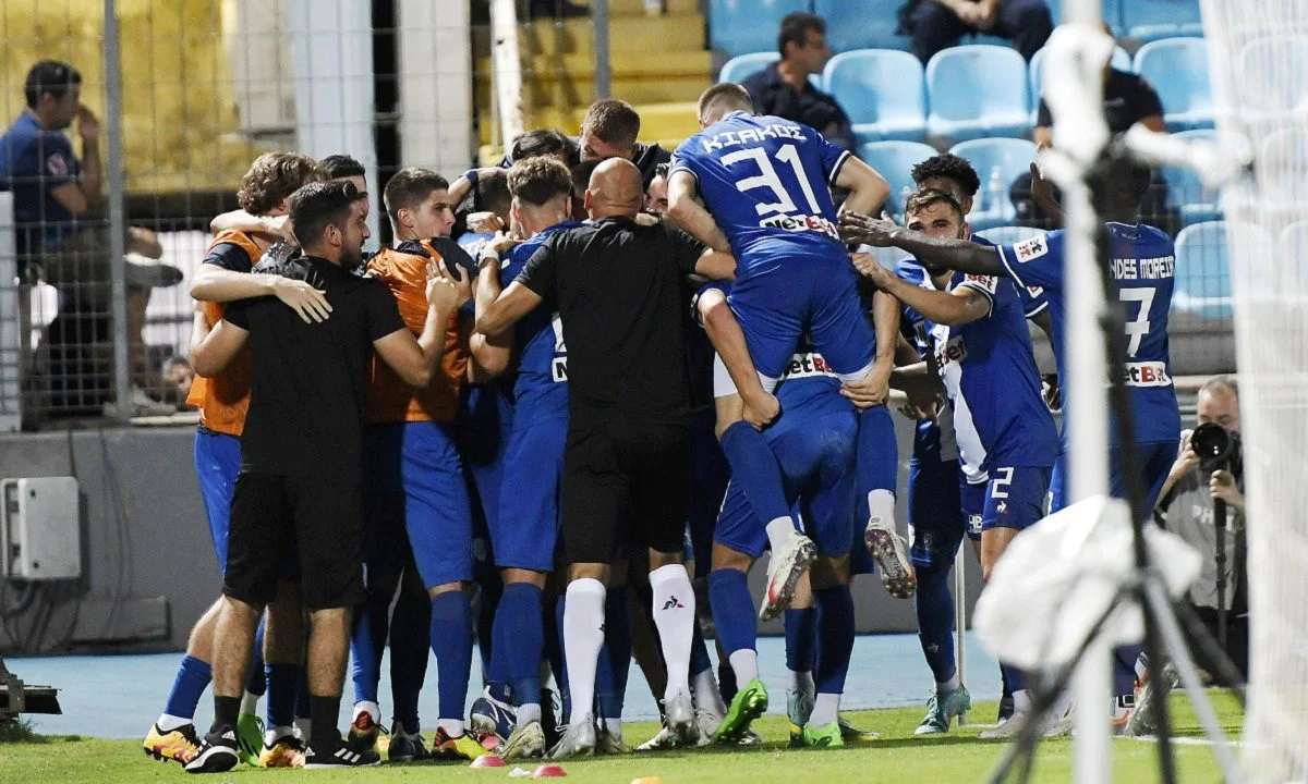 Πανηγυρίζουν οι παίκτες του ΠΑΣ Γιάννινα