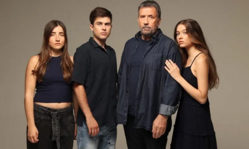 Κάνε ότι κοιμάσαι: Ο Νικόλας ανακαλύπτει τις σκοτεινές δουλειές της κόρης του που χαροπαλεύει