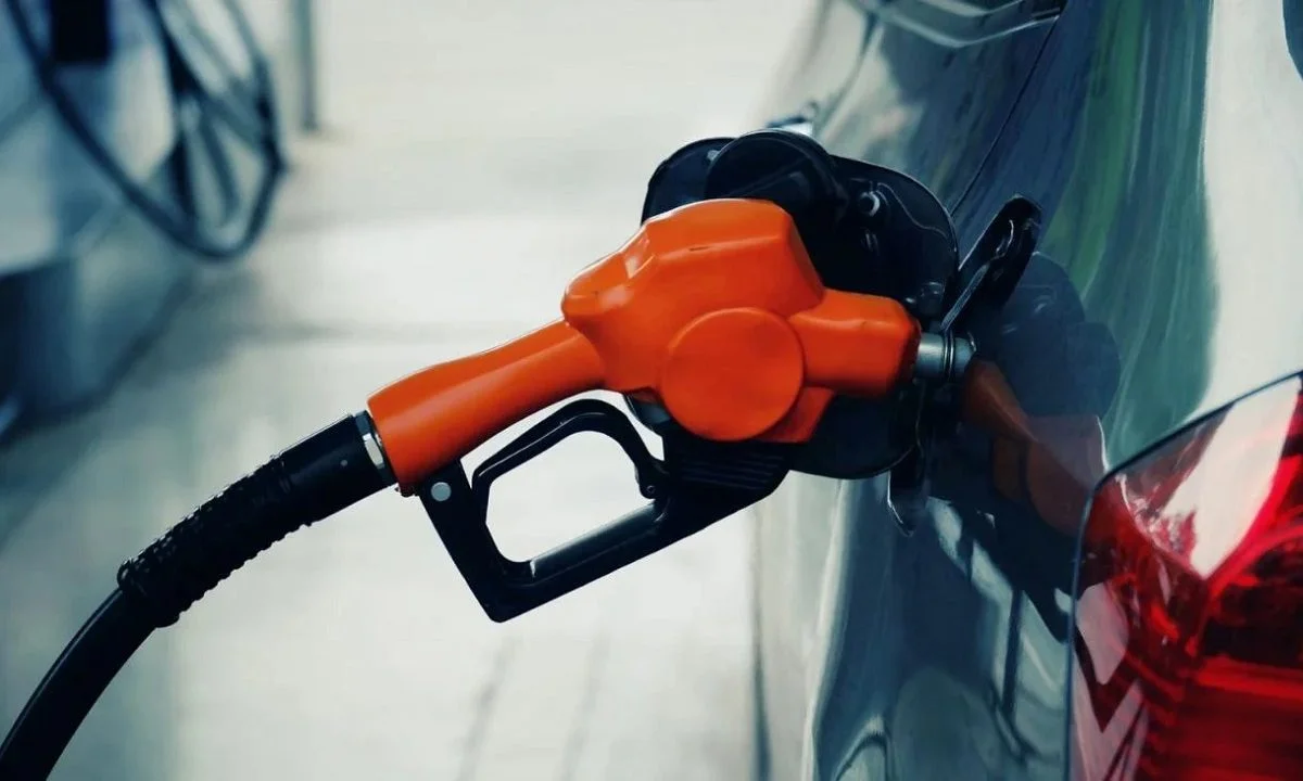 Ένα νέο Fuel Pass φέρεται να βρίσκεται στα σχέδια για επιδότηση απευθείας στην αντλία τόσο στο πετρέλαιο κίνησης, όσο και στη βενζίνη.