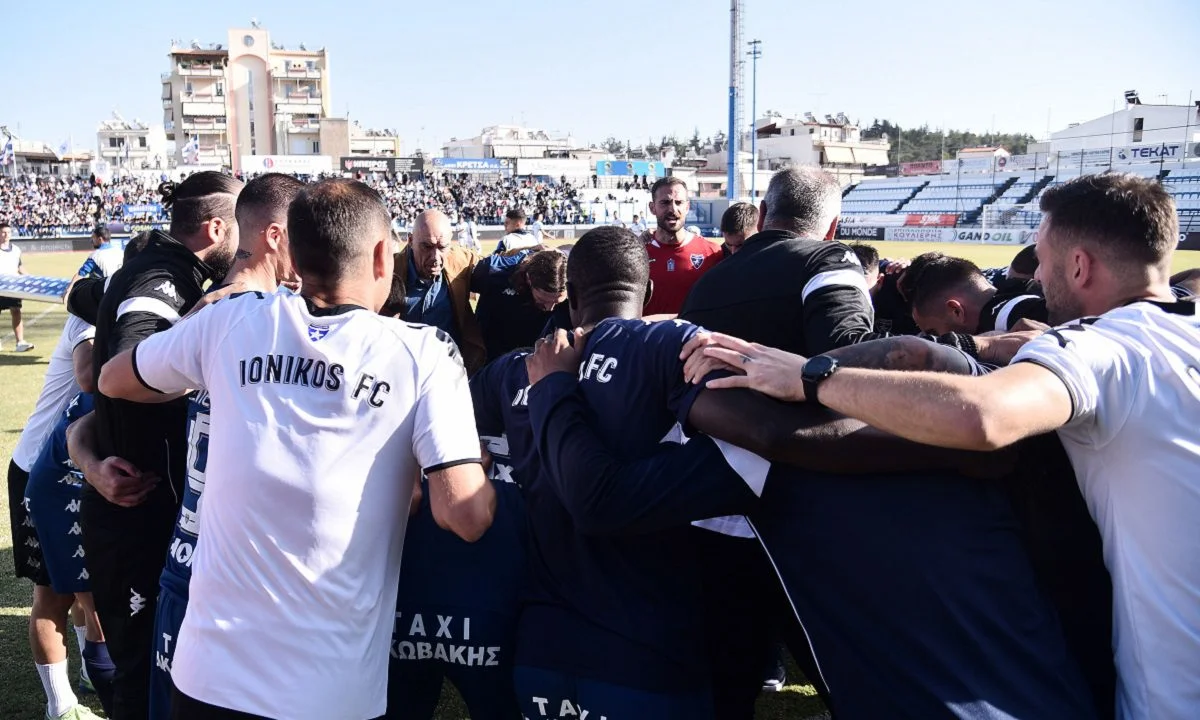 Ομαδική φωτογραφία πριν το Ιωνικός - ΠΑΣ Γιάννινα