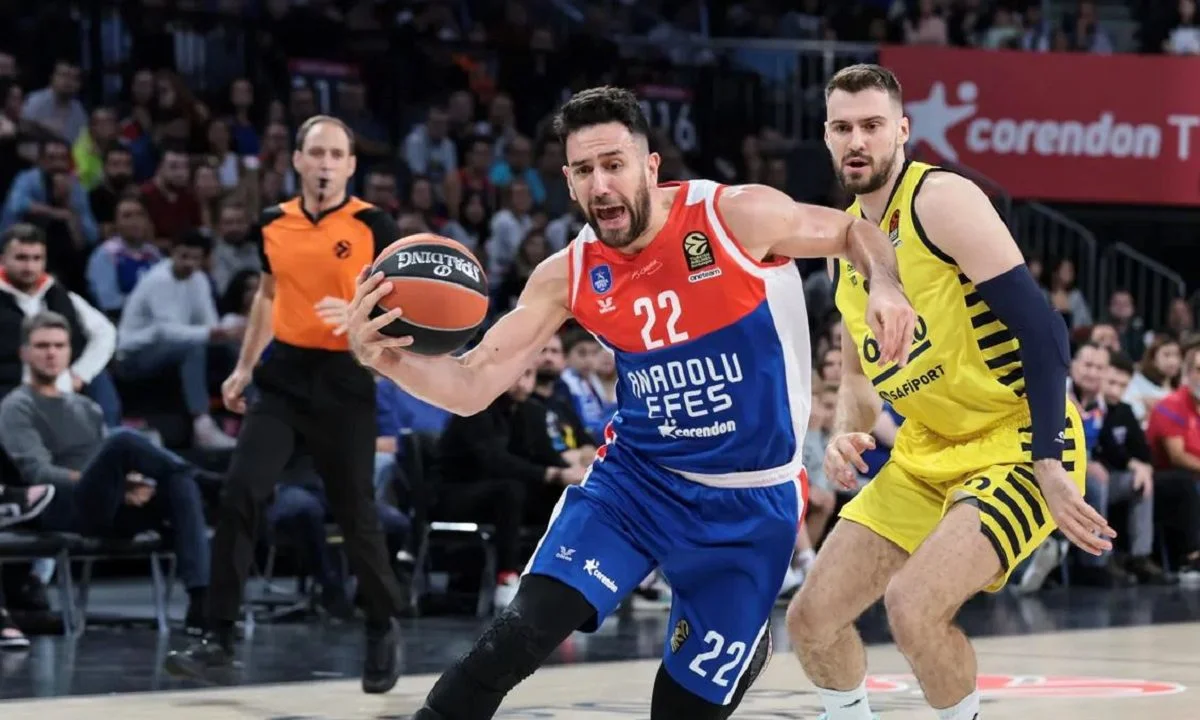 Μια αήττητη ομάδα υπάρχει πλέον στην Euroleague μετά την 5η αγωνιστική κι αυτή είναι η Φενέρμπαχτσε του Δημήτρη Ιτούδη και του Νικ Καλάθη.