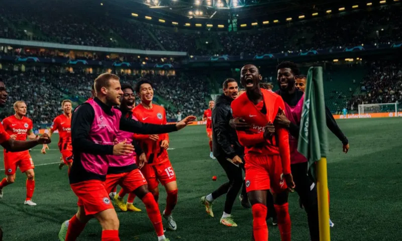 Champions League: Ονειρική πρόκριση για Άιντραχτ, πρώτη ήττα για Νάπολι, 6 στα 6 η Μπάγερν - Όλα τα γκολ της βραδιάς (vids)