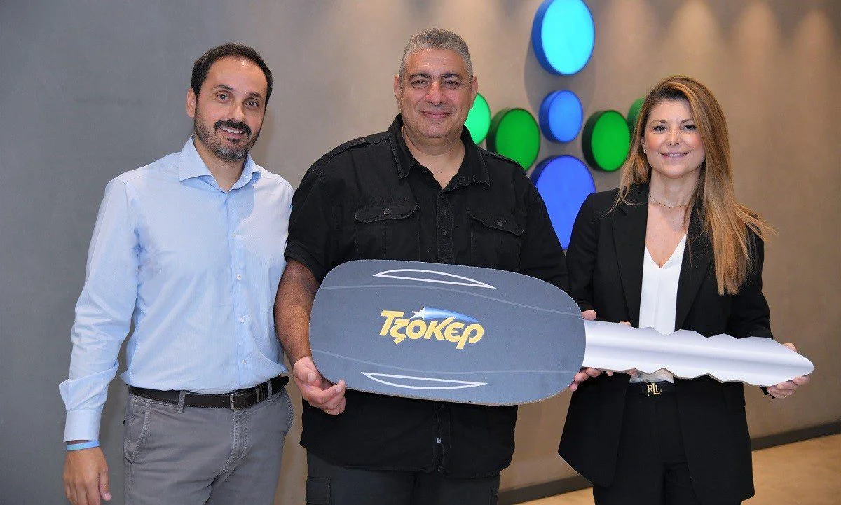 Ένα ακόμη TESLA Model 3 χάρισε το ΤΖΟΚΕΡ με αφορμή τα 25α γενέθλιά του. Στην εβδομαδιαία κλήρωση της Δευτέρας, 31 Οκτωβρίου, μεγάλος νικητής..