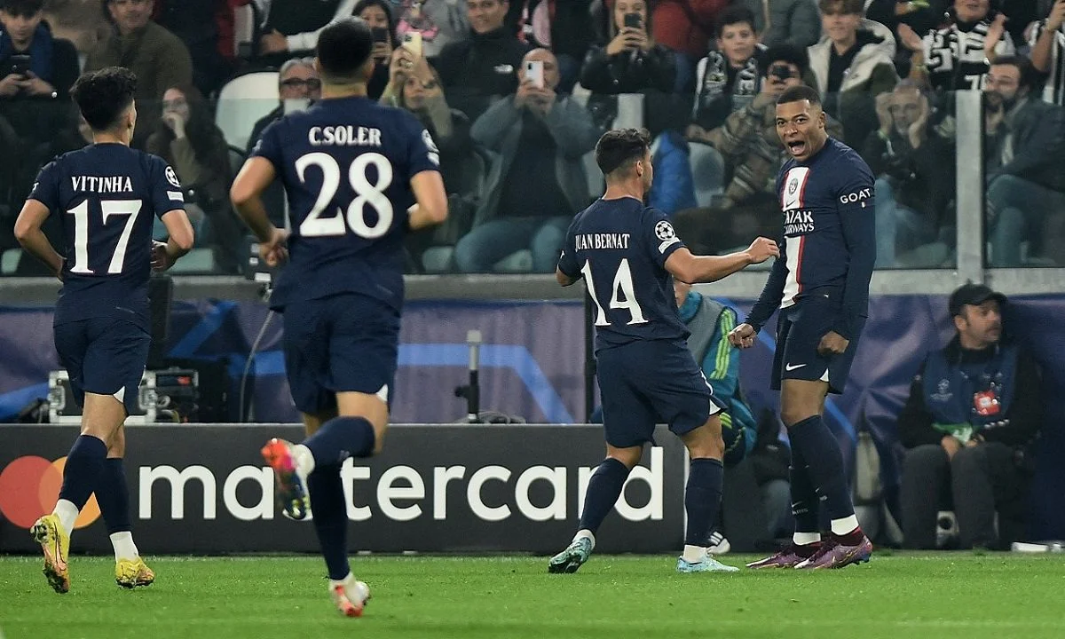 Ο Εμπαπέ σκοράρει στο Champions League και πανηγυρίζει