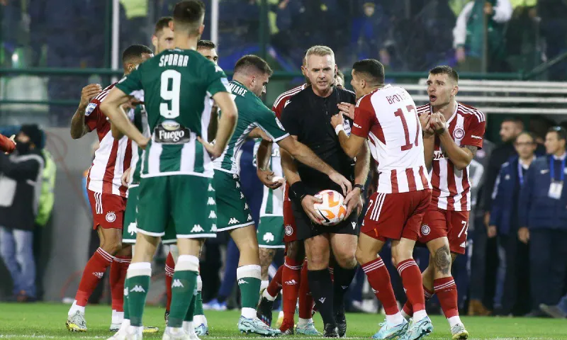 Διαιτησία: Η φάση Παπασταθόπουλου - Σπόραρ εκθέτει τον Κέλετ - Δεν θα σφύριζε πότε παράβαση αν εξ αρχής ήξερε οτι ήταν εντός περιοχής!