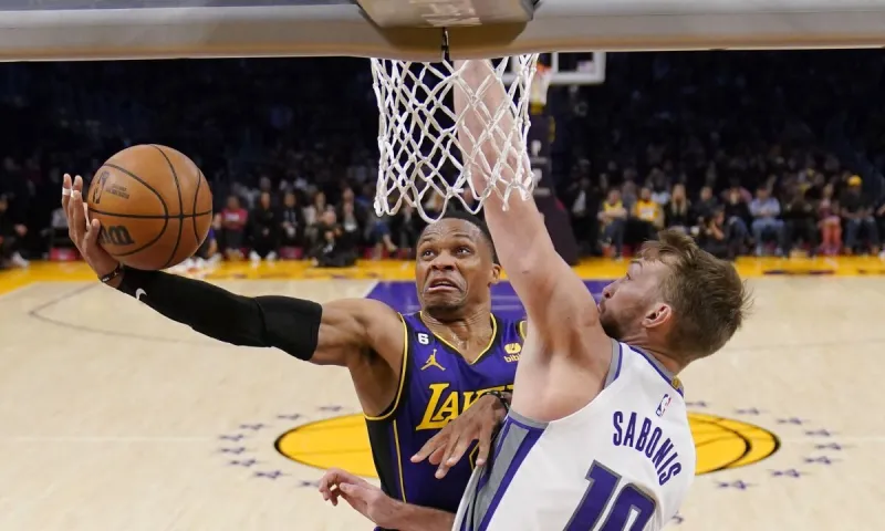 NBA Αποτελέσματα: Νέα ήττα για τους Λέικερς – Το «γυρίζουν» οι Γουόριορς με κορυφαίο Κάρι!