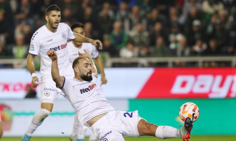 Super League παρασκήνια: Το ταξίδι για φορ που έκανε ο Ατρόμητος – Το λάθος του Κασναφέρη στη Λαμία – Ψήνεται πώληση στον Παναιτωλικό