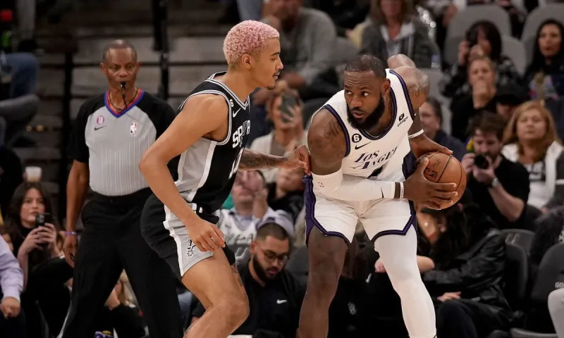 NBA Αποτελέσματα: Ξανά νίκη για τους Λέικερς – Πήραν το ντέρμπι με τη Γιούτα οι Σανς!