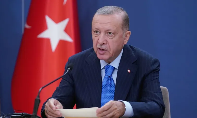 Ελληνοτουρκικά: Νέα απίστευτη πρόκληση Ερντογάν - Διάβασε πλακάτ που ζητούσε να στείλει «όλους τους ασεβείς στην Ελλάδα»!