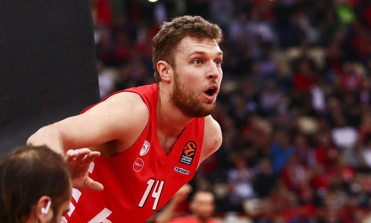 Στους 10 αγώνες του Ολυμπιακού στην Euroleague o Σάσα Βεζένκοφ δεν έχει απλώς μεγάλα νούμερα μόνο σε πόντους, ριμπάουντ, τρίποντα, αξιολόγηση αλλά και σε χρόνο συμμετοχής.