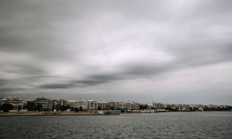 Καιρός με συννεφιά, τοπικές βροχές και νέα πτώση της θερμοκρασίας το Σάββατο (3/12)