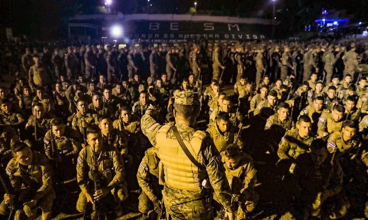 Ελ Σαλβαδόρ: Χιλιάδες στρατιώτες στη μάχη κατά των συμμοριών