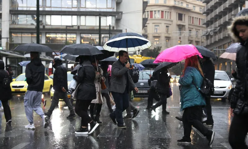 Καιρός (8/12): Ανεβαίνει η θερμοκρασία, παραμένει η συννεφιά - Πού θα σημειωθούν βροχές