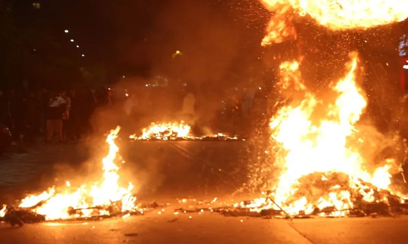Ρομά: Στο έλεος της τυφλής βίας η χώρα, με ανοχή της κυβέρνησης – Ανομία και καταστροφή από τις συμμορίες