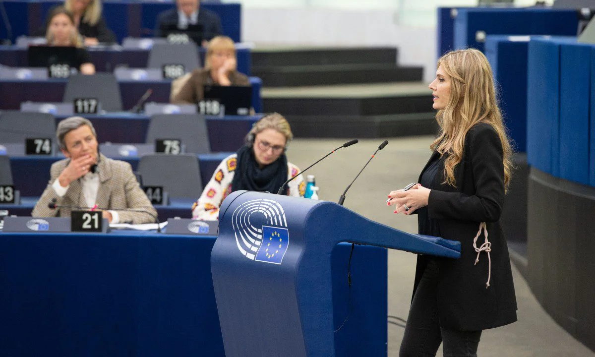 Aυτά είναι από τα λεφτά που είχε η Καϊλή σπίτι της - Είχε και δεκάευρα (pic-vid);