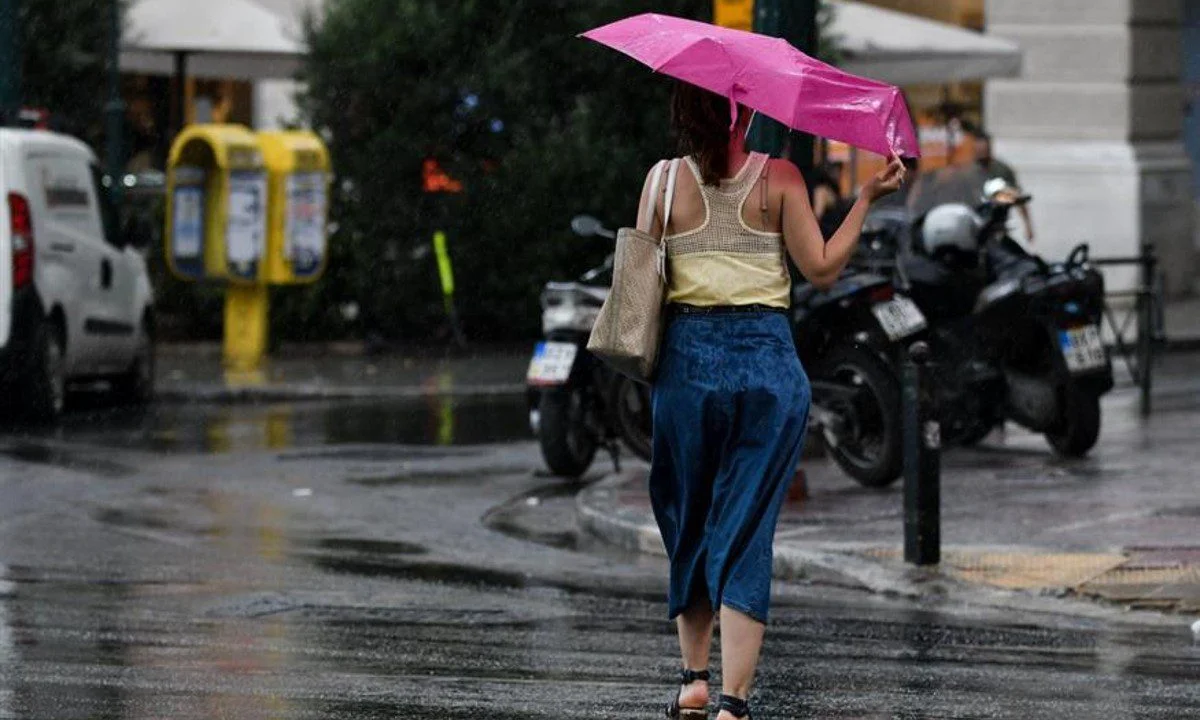 Καιρός: Η πρόγνωση του καιρού από το Εθνικό Αστεροσκοπείο Αθηνών για την Πέμπτη (15/12), κάνει λόγο για βροχές σε πολλές περιοχές της χώρας.