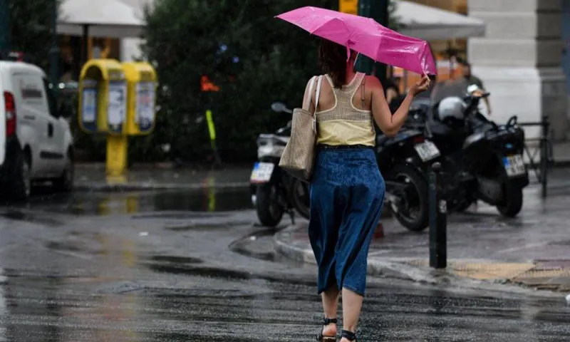 Καιρός: Πάρτε ομπρέλα και την Πέμπτη (15/12) - Πού θα βρέξει, πού θα έχουμε καταιγίδες (vid)
