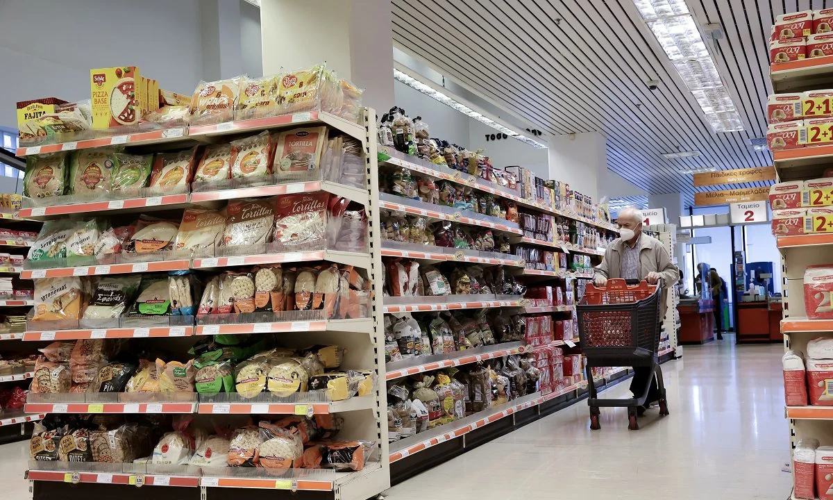 Την ώρα που η ακρίβεια σαρώνει το βιοτικό επίπεδο των πολιτών, η Κυβέρνηση προετοιμάζει το έδαφος για το Food Pass.