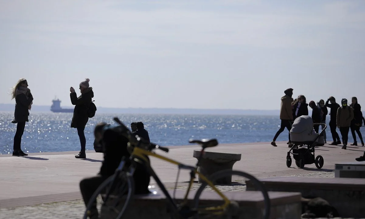 Καιρός: Ηλιόλουστη αναμένεται να είναι η μέρα των Χριστουγέννων, μιας και οι θερμοκρασίες θα θυμίζουν… Πάσχα!