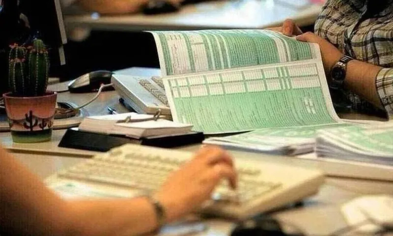 Εφορία: Το 2022 «χαιρετά», οι υποχρεώσεις μένουν  - Αναλυτικά η λίστα