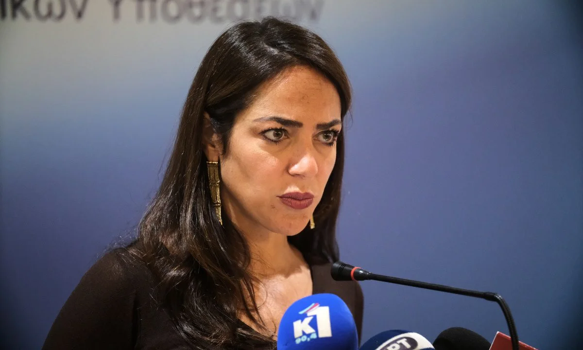Το «κάπου είδα, κάπου διάβασα, κάπου πήρε το μάτι μου», ο εύκολος τρόπος να ρίχνεις λάσπη στον ανεμιστήρα. Αν συμβαίνει στη Δόμνα Μιχαηλίδου;