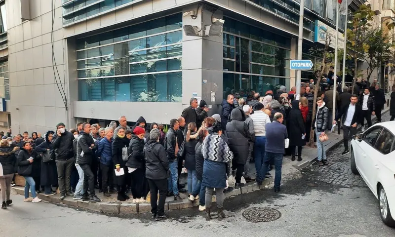 Τεράστιες ουρές από 40άρηδες και 50ρηδες συνταξιούχους την Τουρκία - Ποια η ανησυχία των εταιρειών