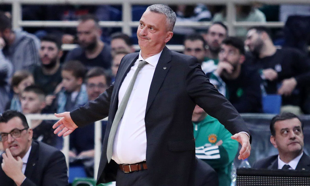 Η βαριά ήττα με 71-95 από τον Ολυμπιακό στο ΟΑΚΑ για την Ευρωλίγκα και η αποκαρδιωτική εμφάνιση προκάλεσαν έντονους τριγμούς στον Παναθηναϊκό.