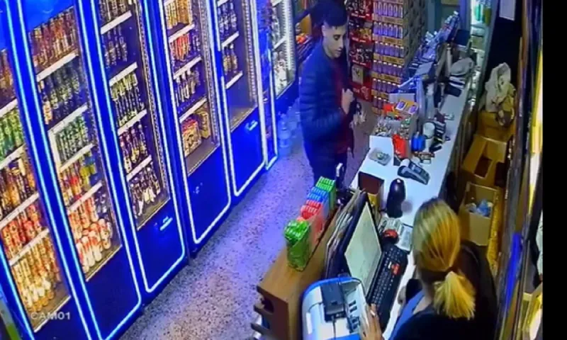 Αλλοδαπός έκανε ανάρμοστη πρόταση σε Τουρκάλα με μίνι μάρκετ στην Κωνσταντινούπολη - Δείτε τι έγινε