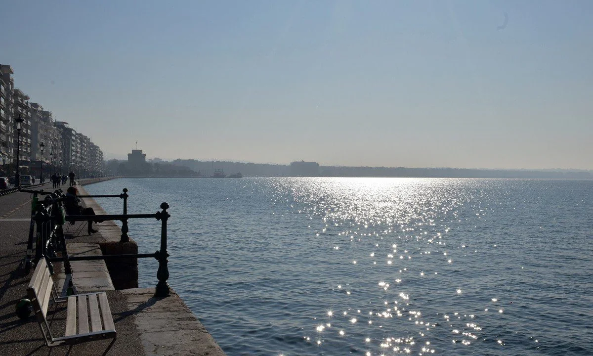 Καλός ο καιρός και την Πέμπτη (5/1/2023), με τη θερμοκρασία όμως να παρουσιάζει μικρή πτώση, σύμφωνα με τη σχετική πρόγνωση της ΕΜΥ.
