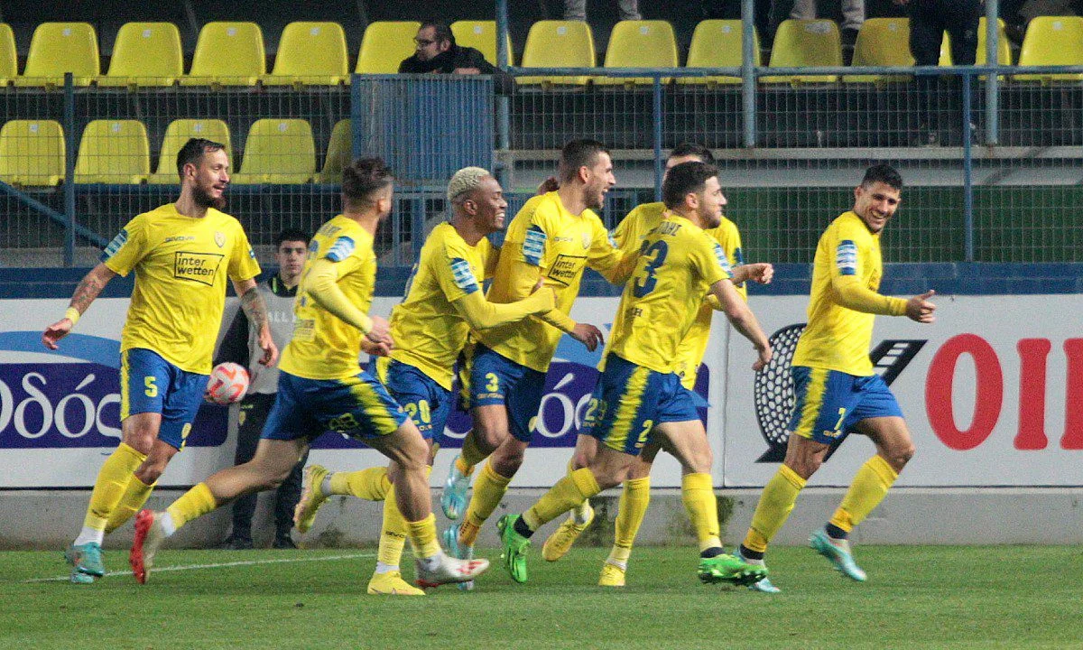 Παναιτωλικός - Ατρόμητος 2-0: Με ένα εκπληκτικό τακουνάκι του Καρέλη και ένα ακόμη του Χουχούμη, οι Αγρινιώτες πανηγύρισαν την 5η νίκη τους.
