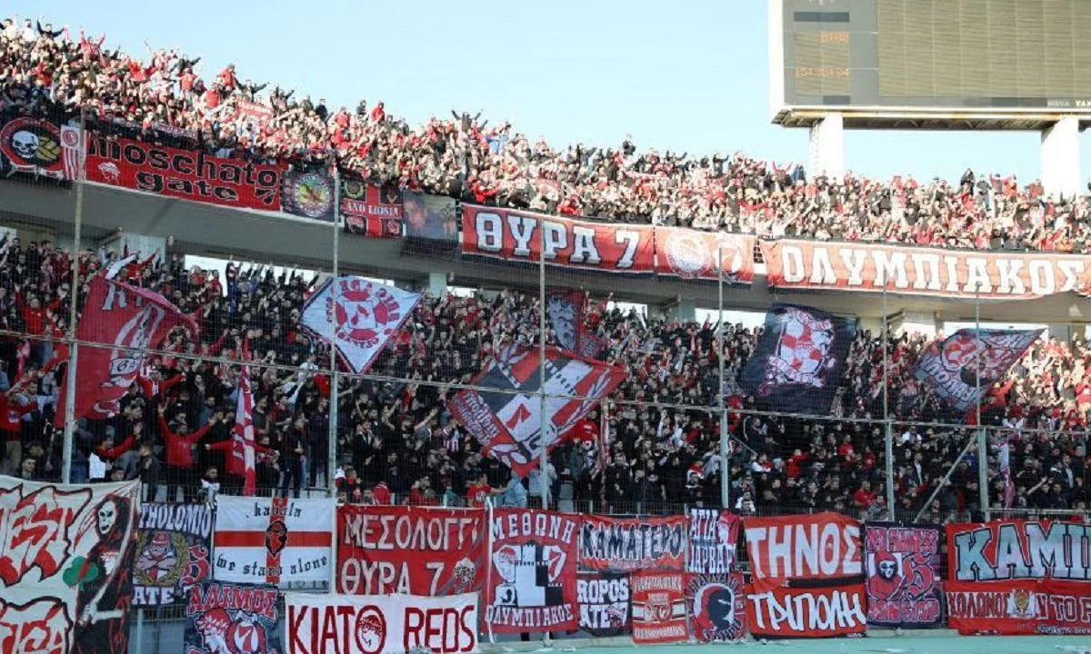 Η συγκινητική παρουσία του κόσμου των Πειραιωτών και η εμφάνιση του συνόλου του Μίτσελ που γεννάει προσδοκίες για ανατροπή