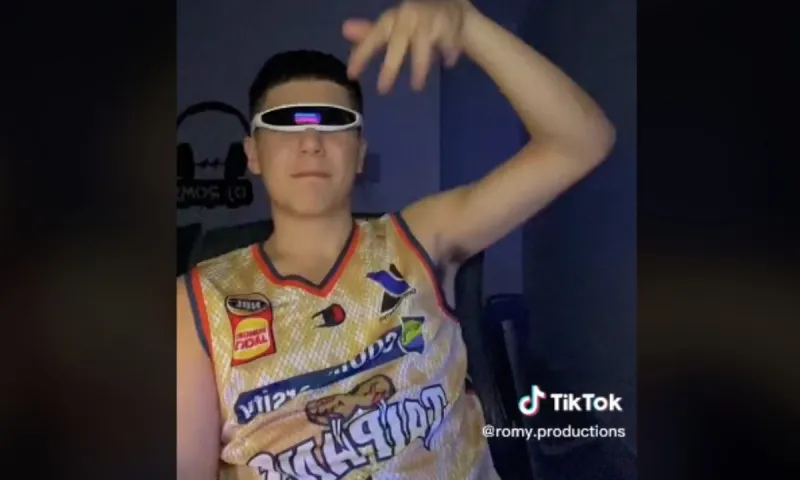 Viral σε δευτερόλεπτα Ελληνοαυστραλός DJ - Μετέτρεψε τη «Ρόζα» και το «Σώμα μου» σε techno!