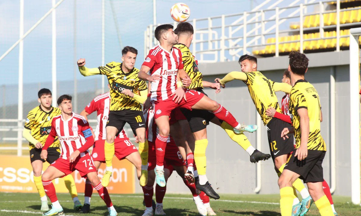 Super League 2: Με αμφισβητούμενο πέναλτι προηγήθηκε η ΑΕΚ, αλλά ο Ολυμπιακός Β' έμεινε στο γήπεδο και «γύρισε» το ματς. Δείτε τα γκολ.