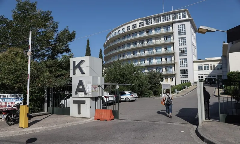 «Πόλεμος» εντός του ΕΣΥ: Εργαζόμενοι καταγγέλλουν τους «γαλάζιους» διοικητές νοσοκομείων για εκμετάλλευση και συγκάλυψη της διαλυμένης Υγείας