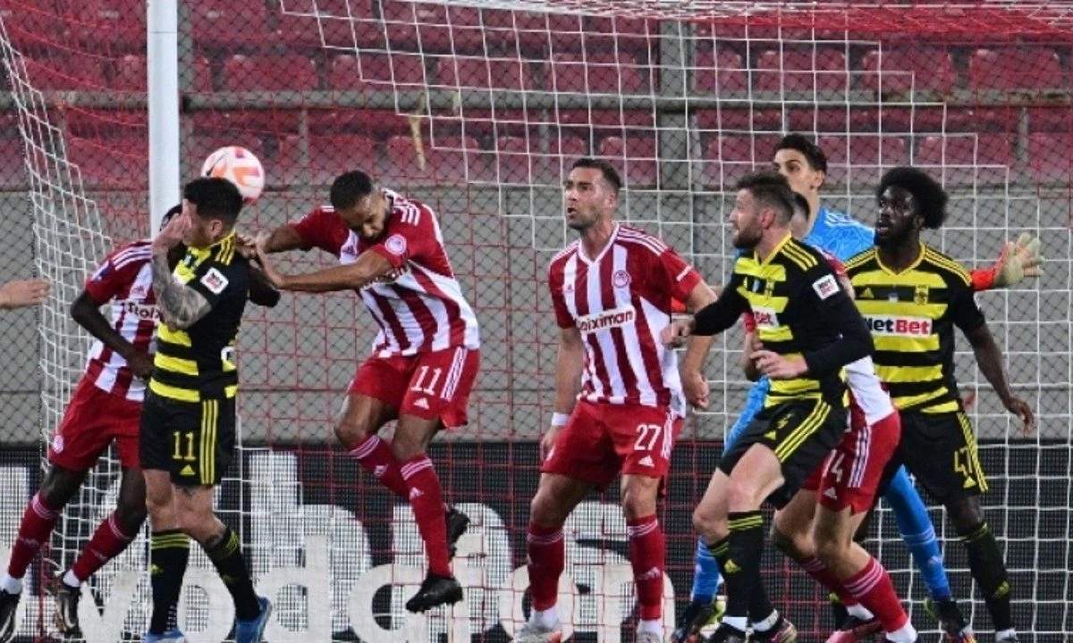 Με τη δικαιολογία στο στόμα ο διαιτητής του Ολυμπιακός - Άρης. Αφού δεν «έκατσε» το επιθετικό φάουλ, ανακάλυψε οφσάιντ!