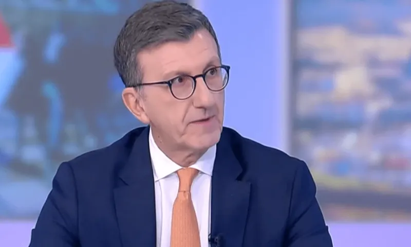 Βορειοκορεάτικη «δημοσιογραφία»: Μόνο ψηφοδέλτιο της ΝΔ δεν μοίρασε ο Άρης Πορτοσάλτε - Κάλεσε τον κόσμο να ψηφίσει Μητσοτάκη!