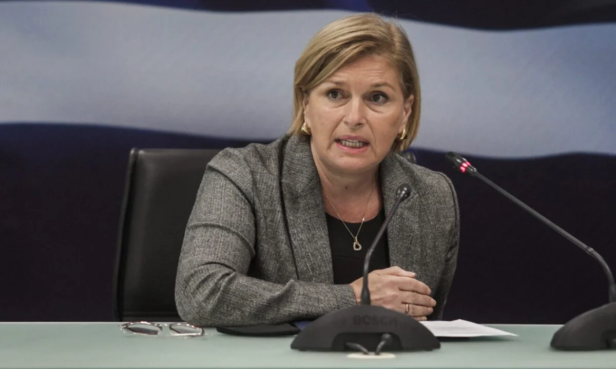 Όταν γονείς αντιδρούσαν για την υποχρεωτική μάσκα στα παιδιά, χαρακτηρίζονταν ως «ψεκασμένοι» - Σήμερα η Μίνα Γκάγκα τους επιβεβαιώνει.