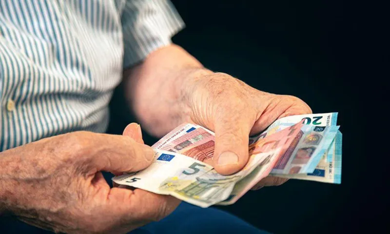 Συντάξεις: Τότε θα γίνει η διπλή αύξηση - Αυτοί δεν θα πάρουν τίποτα