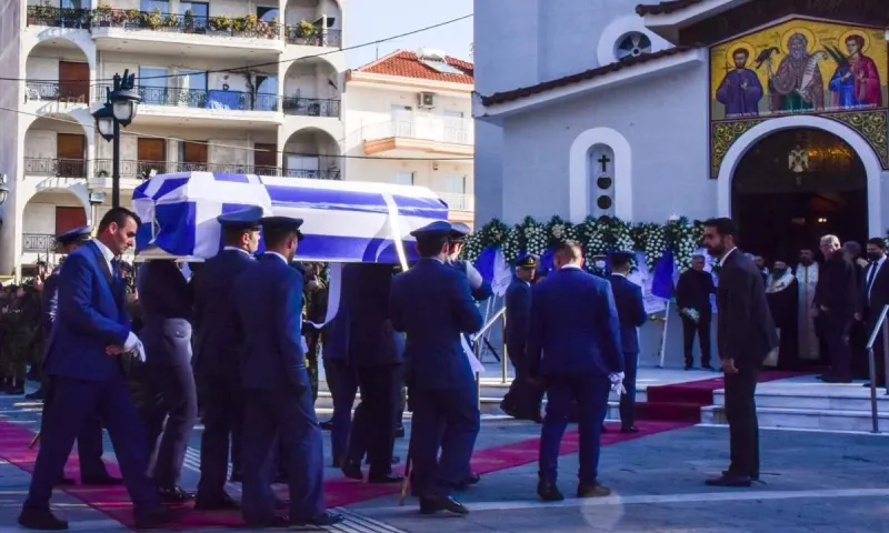 Μάριος – Μιχαήλ Τουρούτσικας: Συγκλόνισαν τα λόγια της μάνας στην κηδεία - «Όλη η Ελλάδα βλέπει το πρόσωπό σου και φωνάζει Αθάνατος»