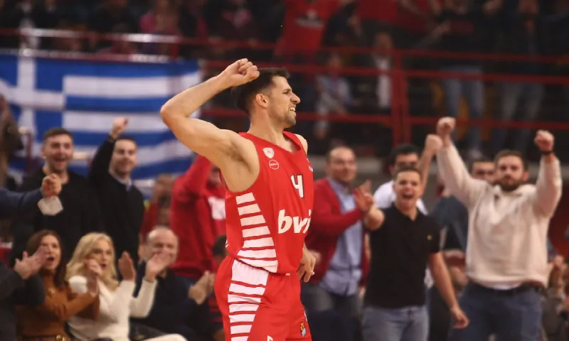 Ολυμπιακός- Εφές 76-70: Υποκλίθηκαν και οι πρωταθλητές (vid)
