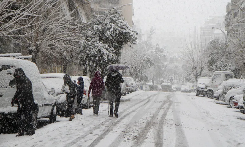 Κακοκαιρία Μπάρμπαρα: Τι θα γίνει με τα σχολεία τη Δευτέρα;
