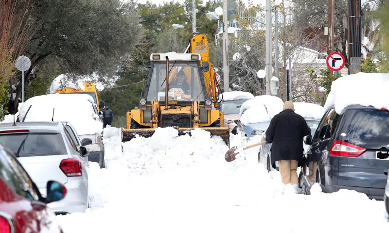Κακοκαιρία Μπάρμπαρα - Το Έκτακτο δελτίο της ΕΜΥ: Τσουχτερό κρύο, παγετός και πολύ χιόνι ακόμη και στην Αττική