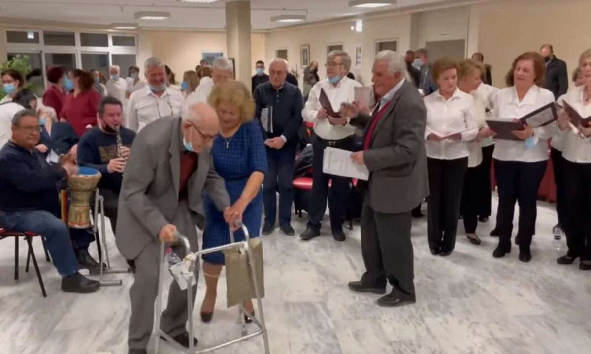 Αλεξανδρούπολη: Ηλικιωμένος χορεύει θρακιώτικα και γίνεται viral! (vid)