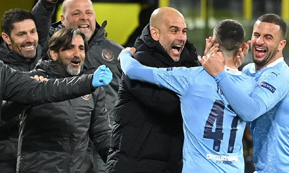 Πανηγυρίζουν στη Μάντσεστερ Σίτι
